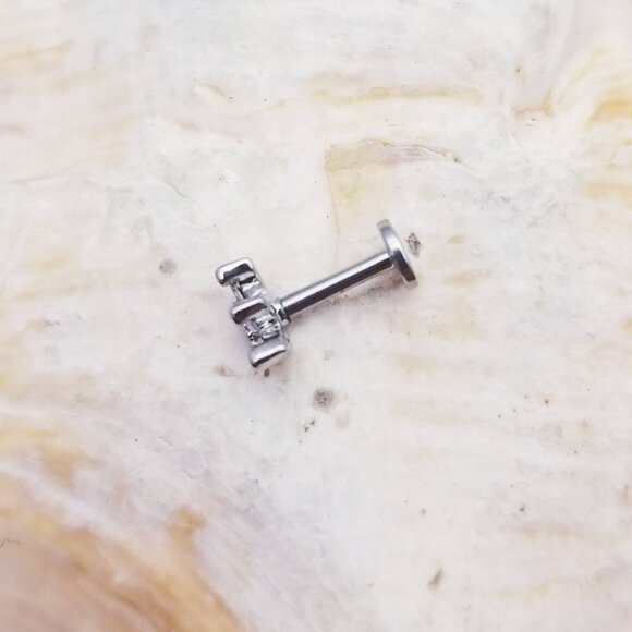 16G Triple marquise clear CZ gems labret cartilage monroe internally threaded - Picture 3 of 3